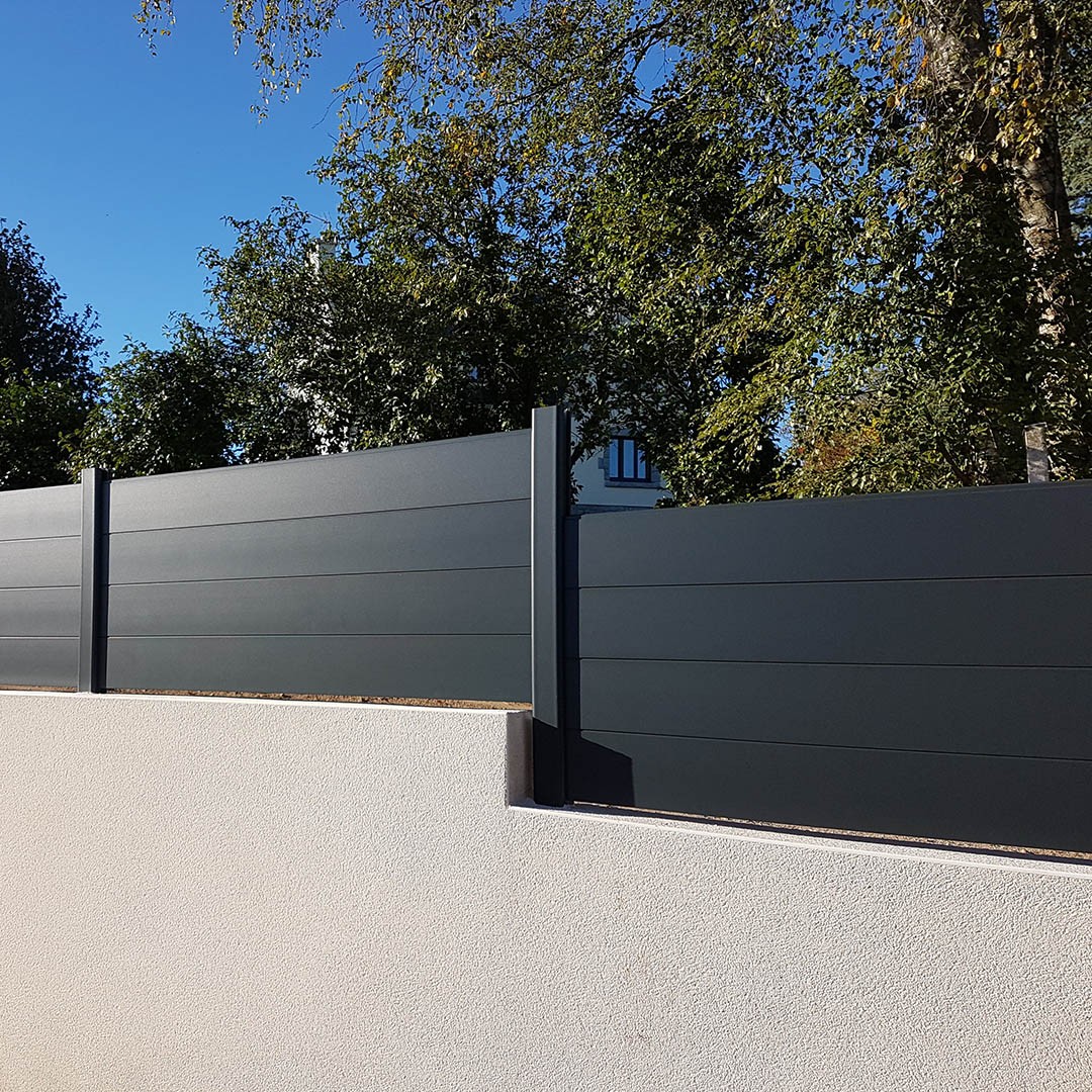 Clôture Klos up ! en aluminium – Lames pleines 150mm – Gris zinc (RAL7016)