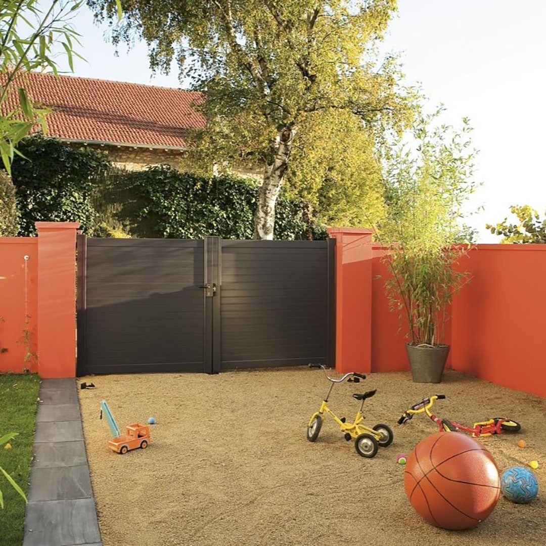 Portail battant plein en aluminium CONCARNEAU - Noir sablé (RAL2100)