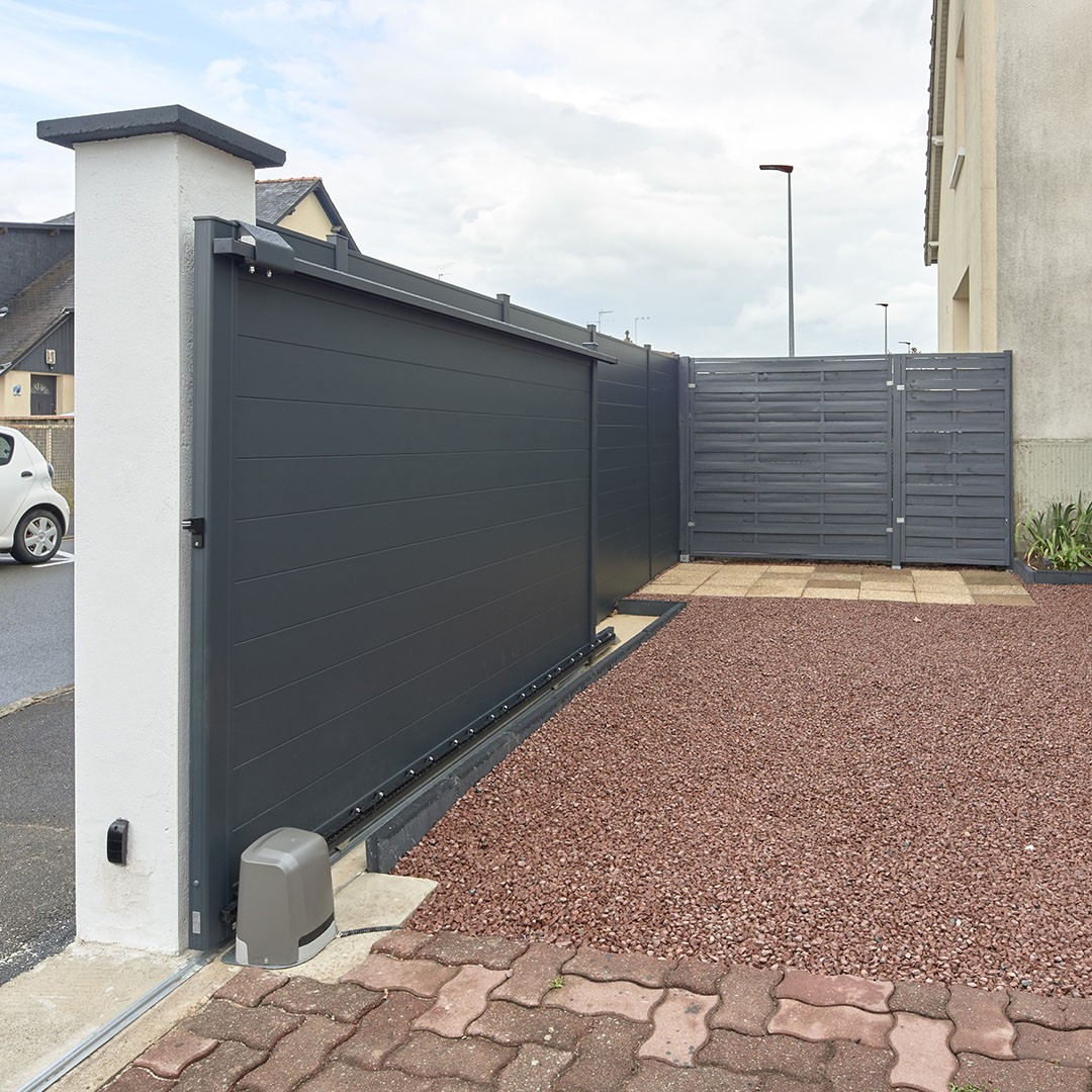 Portail coulissant avec motorisation